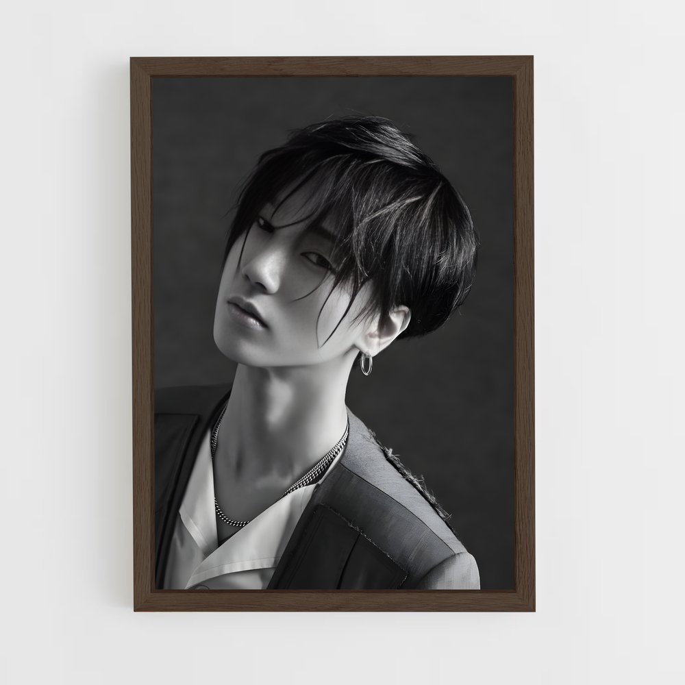 ap-yesung-7 cadre Bois foncé