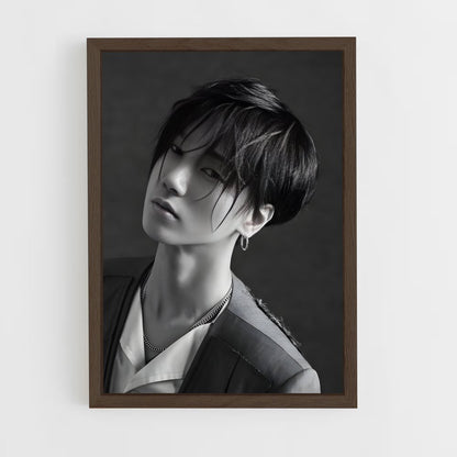 ap-yesung-7 cadre Bois foncé