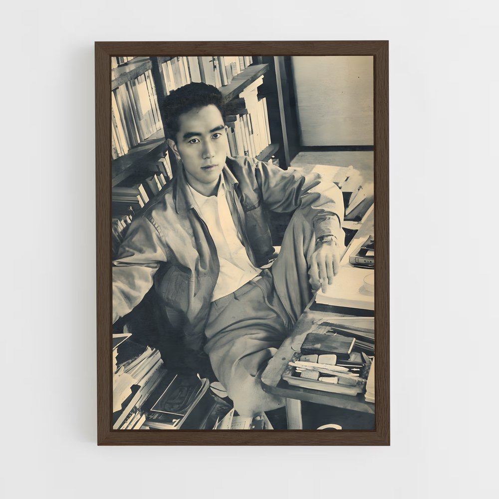 ap-yukio mishima-4 cadre Bois foncé