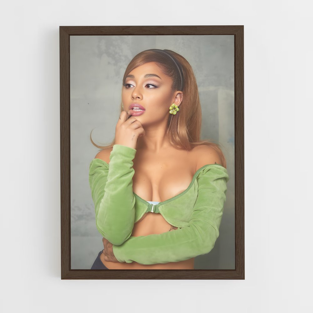 ariana-grande-7 cadre Bois foncé