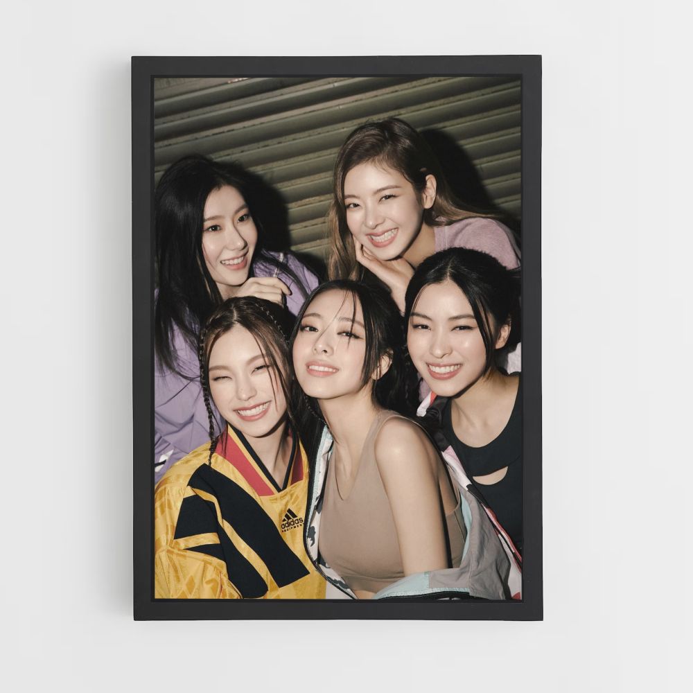 Itzy Jolies Poster