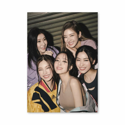 Itzy Jolies Poster