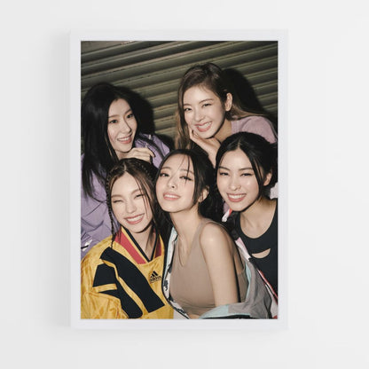 Itzy Jolies Poster