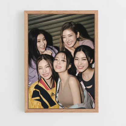 Itzy Jolies Poster