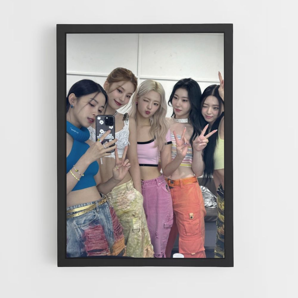 Fashion Itzy Poster