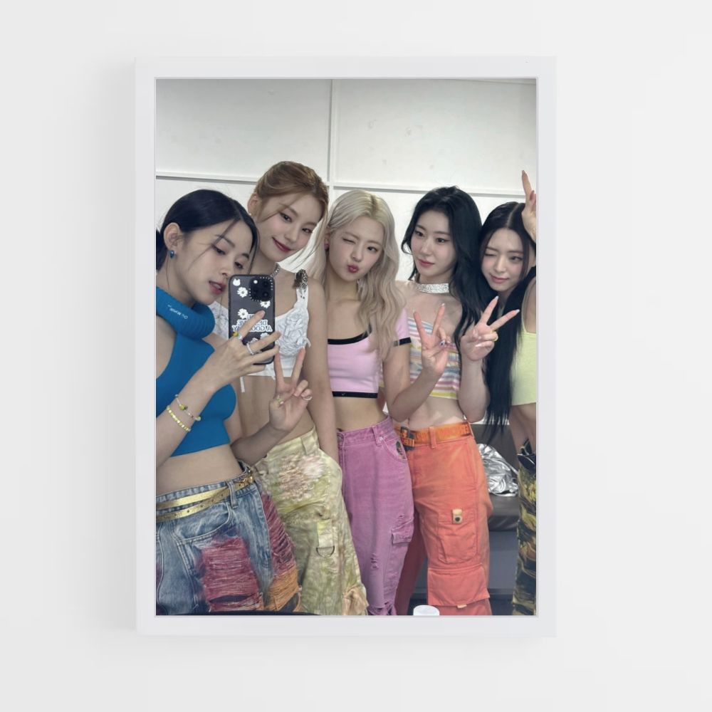 Fashion Itzy Poster