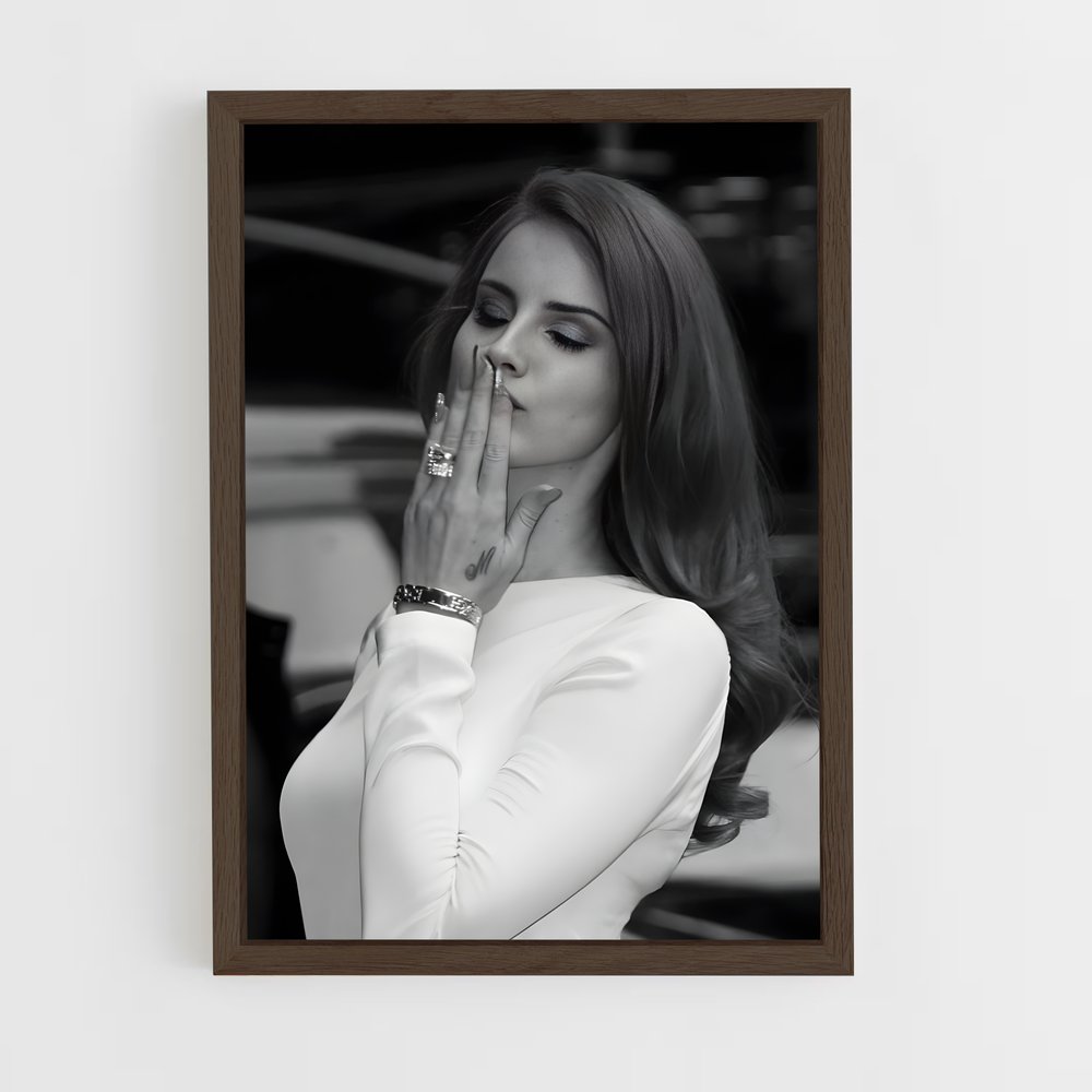 lana-del-ray-4 cadre Bois foncé
